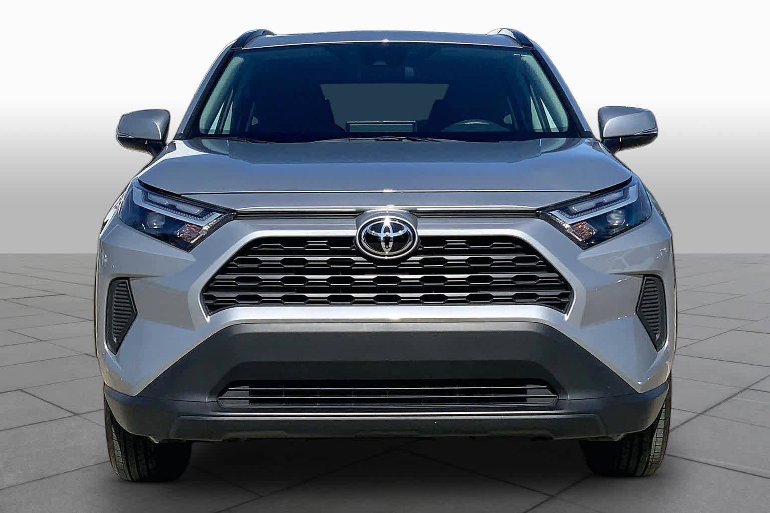 Used 2025 Toyota RAV4 XLE w/ Convenience Package FWD image 4