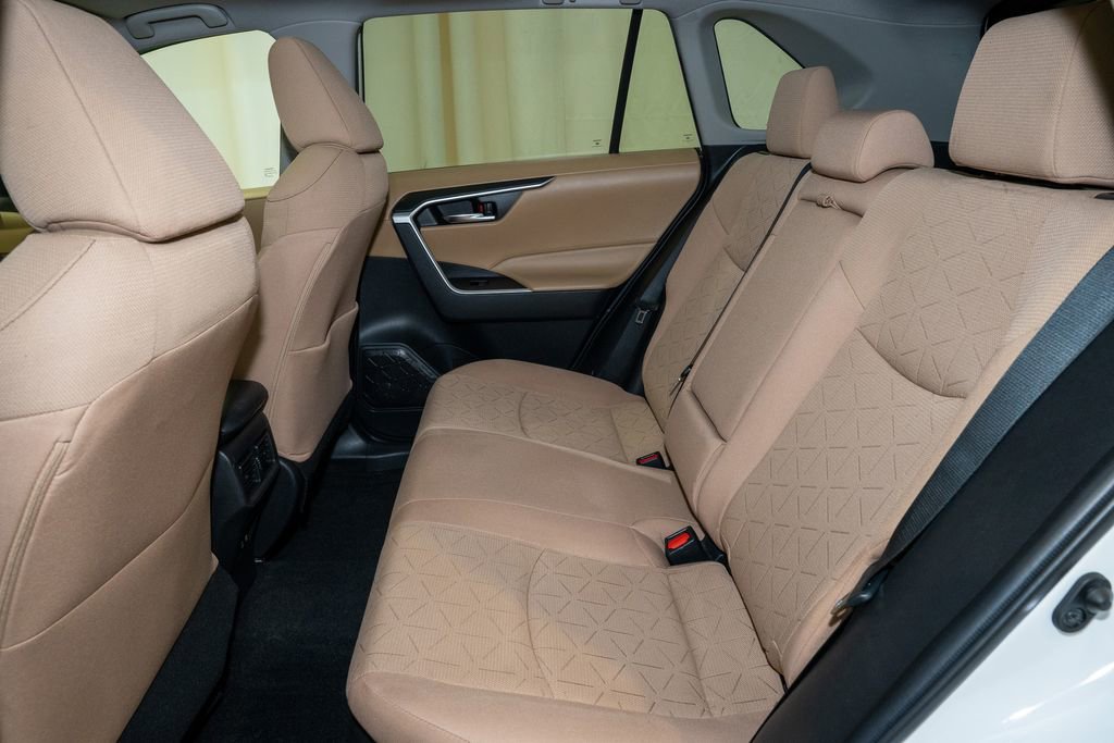 Used 2021 Toyota RAV4 XLE image 9