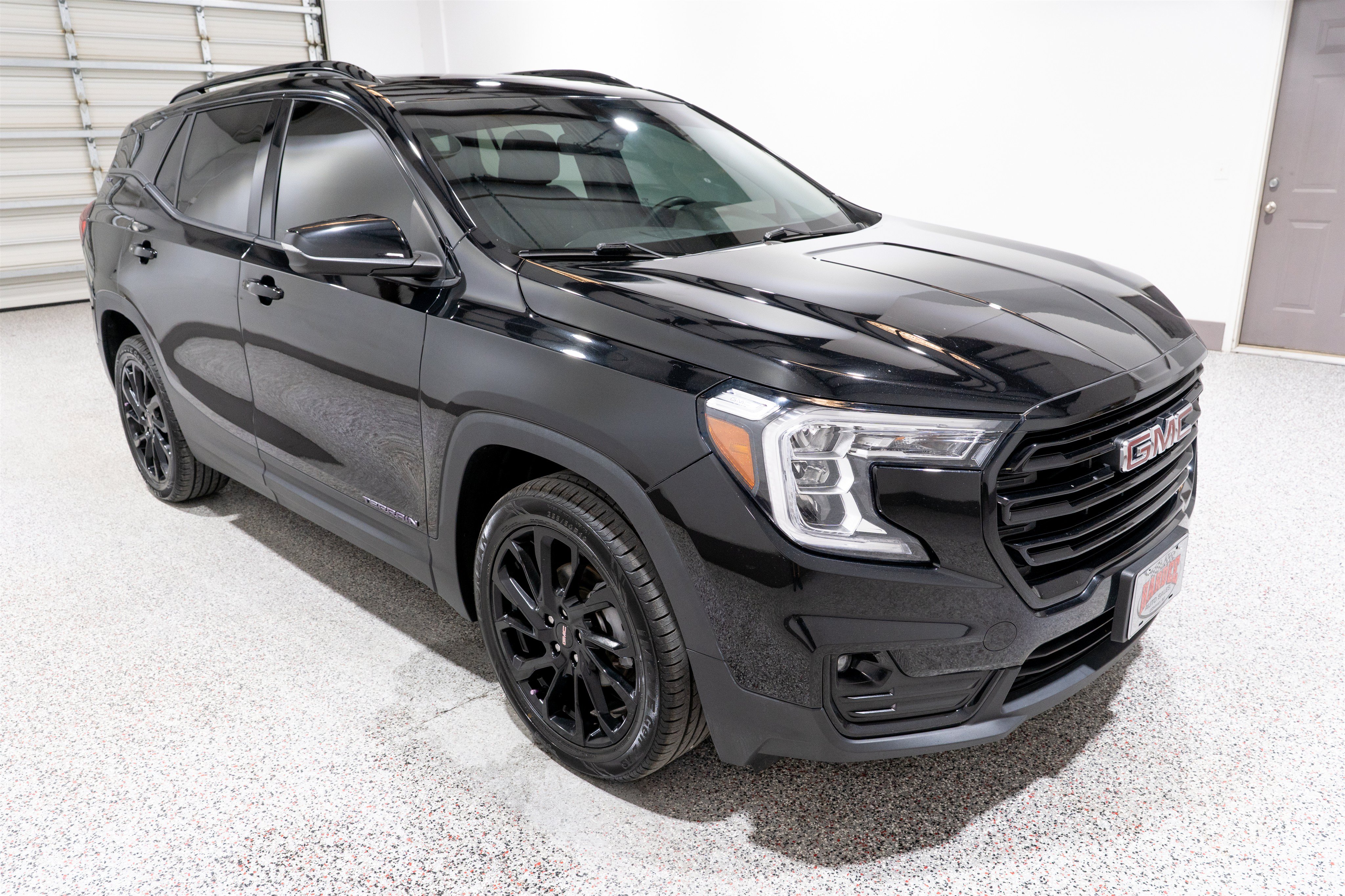 Used 2024 GMC Terrain SLT w/ Infotainment Package II FWD image 6