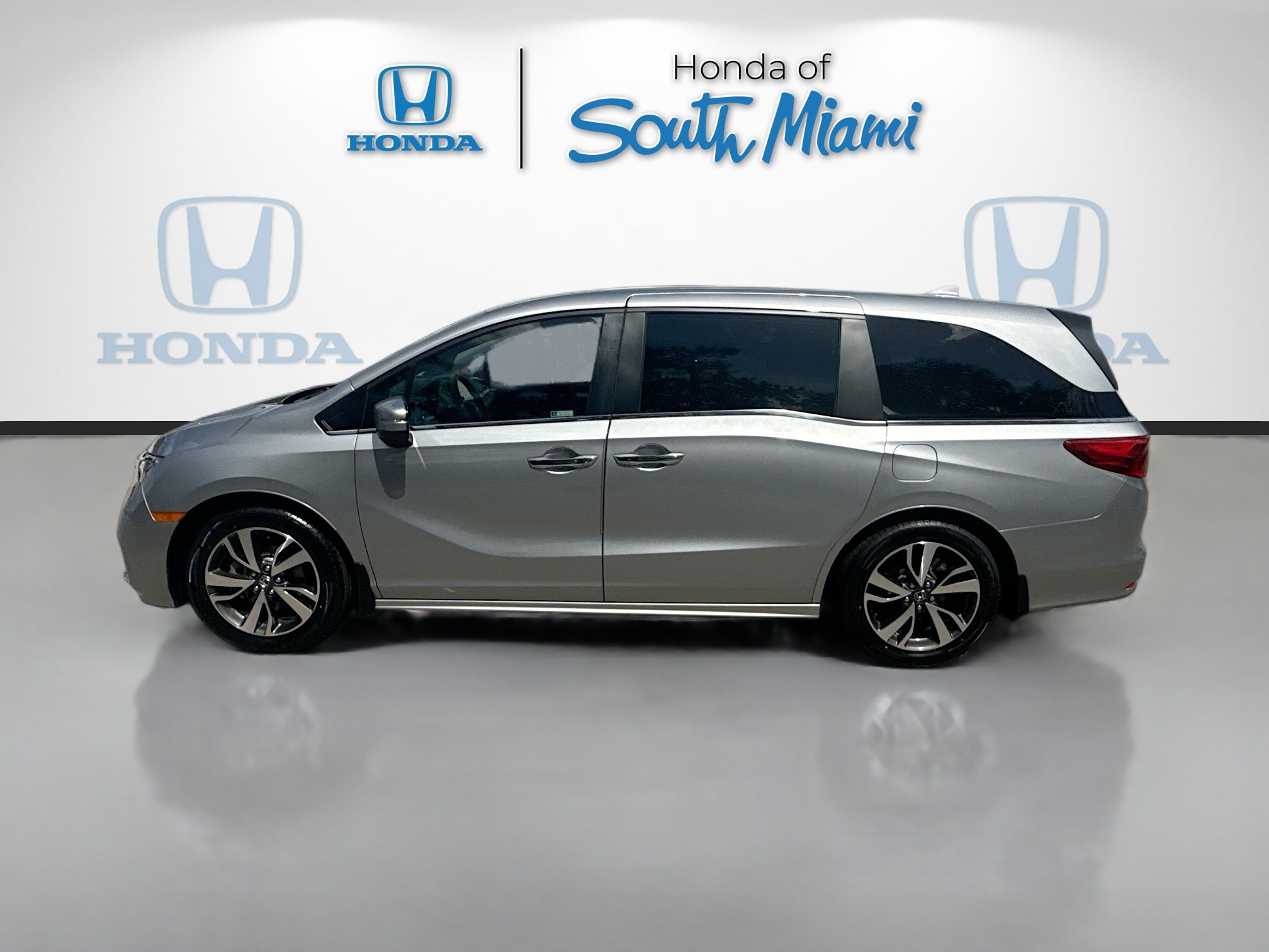 Certified 2024 Honda Odyssey Touring image 4