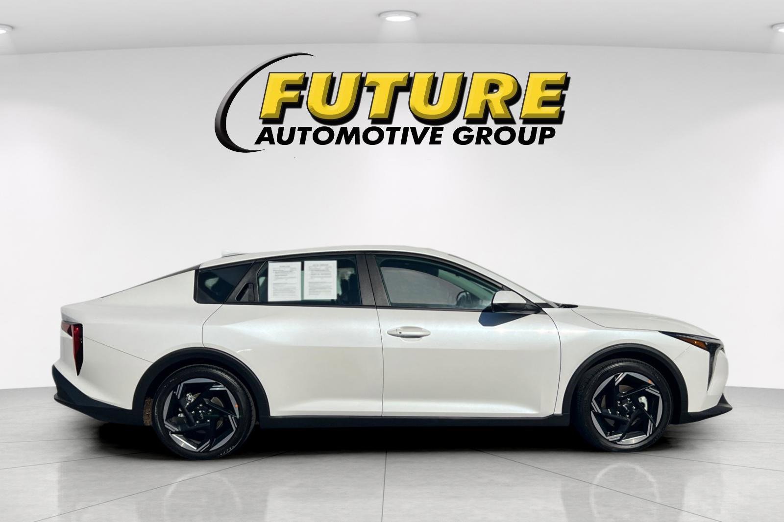 Used 2025 Kia K4 EX image 3