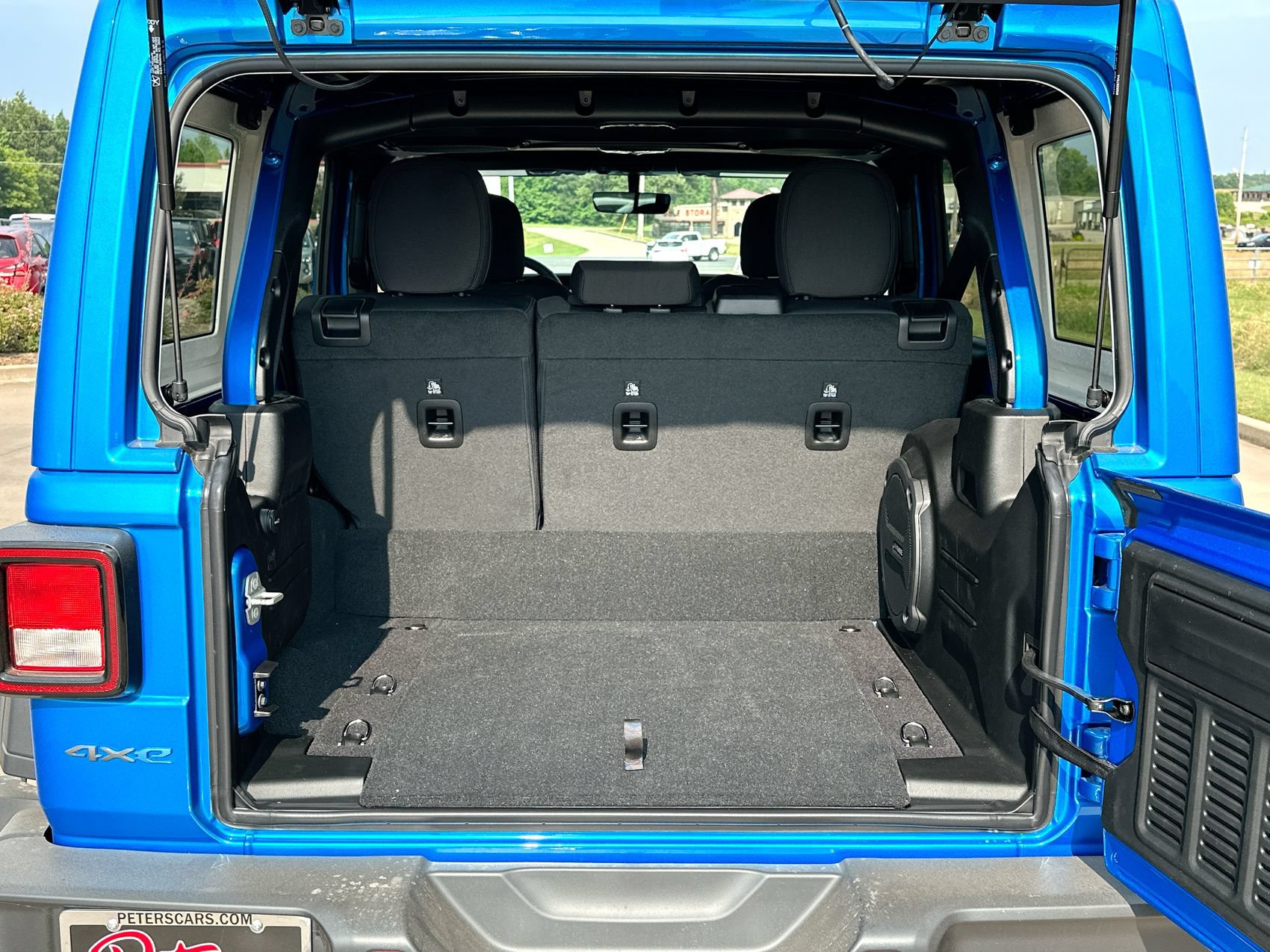 New 2023 Jeep Wrangler Unlimited w/ Sun & Screen Package AWD/4WD image 24