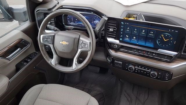 Used 2024 Chevrolet Silverado 2500 LT w/ Convenience Package image 5