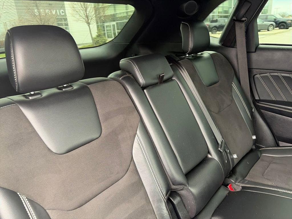 Used 2021 Ford Edge ST image 34