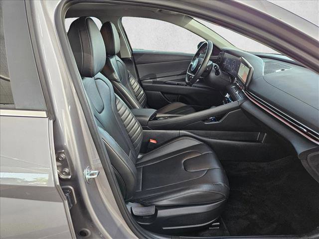 Used 2025 Hyundai Elantra Limited FWD image 17