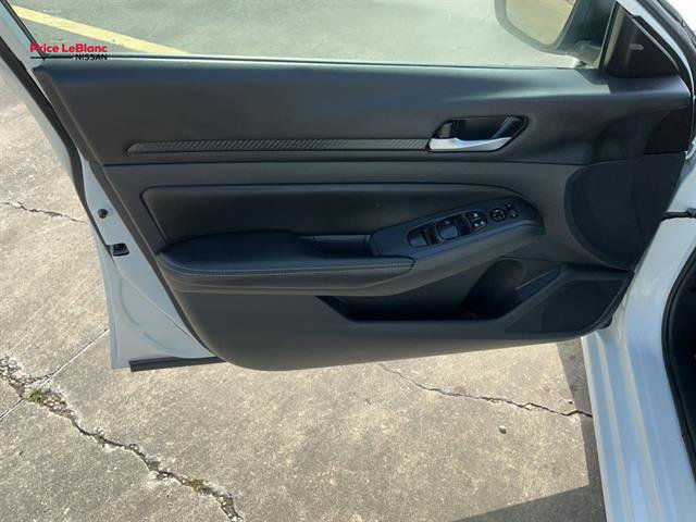 Used 2025 Nissan Altima 2.5 SV FWD image 23