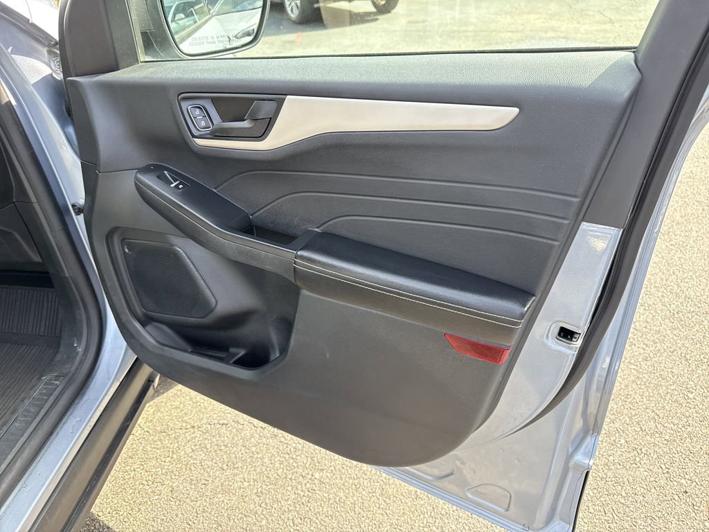 Used 2022 Ford Escape SE w/ Convenience Package image 39