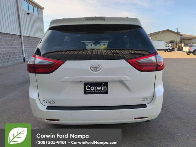Used 2020 Toyota Sienna XLE w/ XLE Navigation Package AWD/4WD image 4