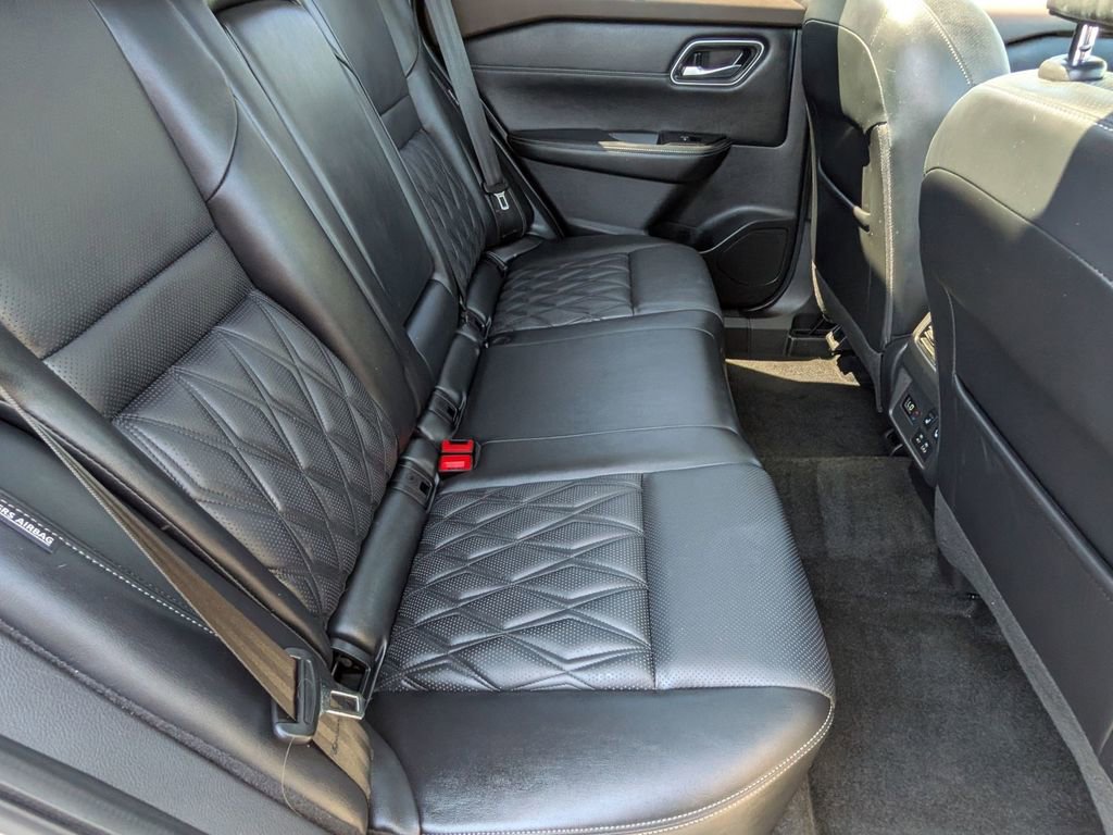 Used 2021 Nissan Rogue Platinum FWD image 26
