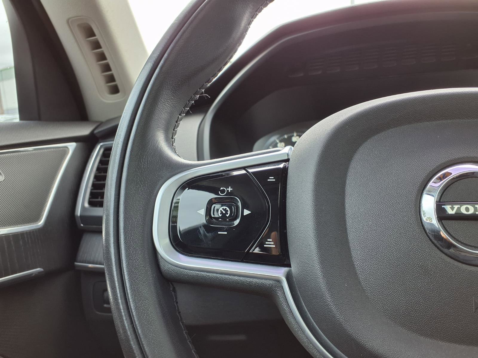 Used 2020 Volvo XC90 T5 Momentum w/ Protection Package Premier image 28