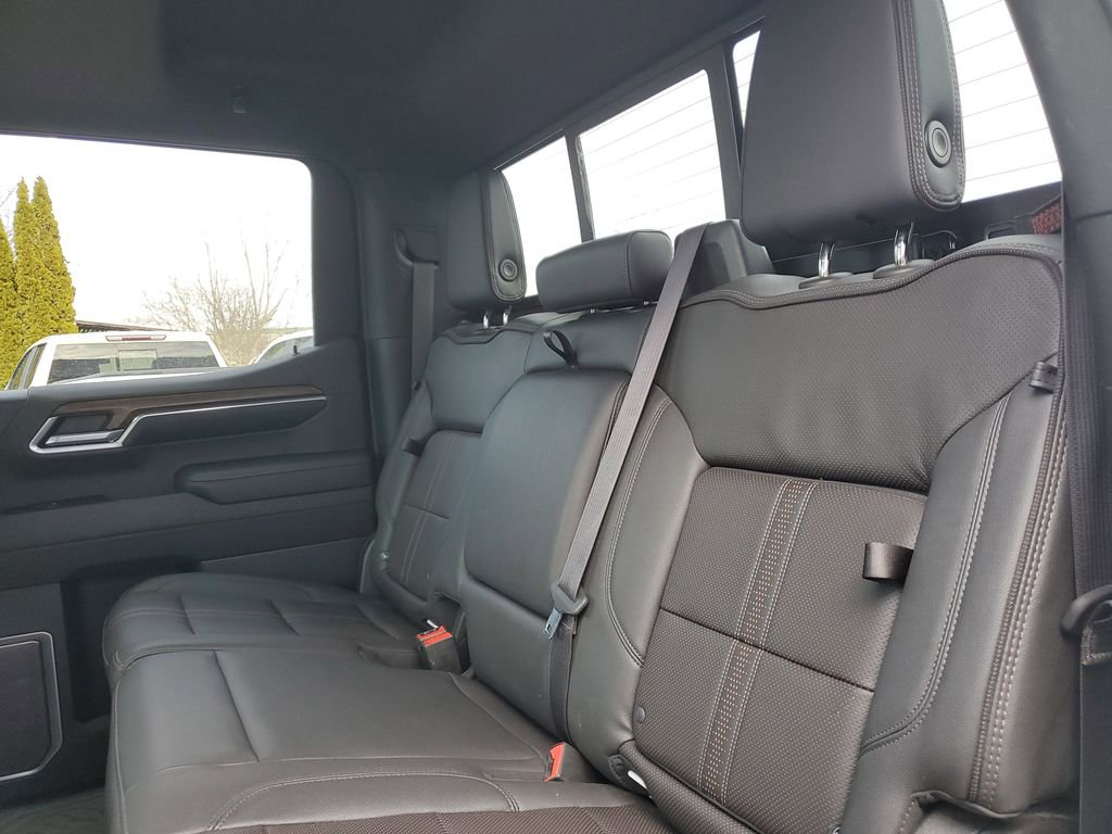 Used 2022 Chevrolet Silverado 1500 High Country w/ Technology Package image 33
