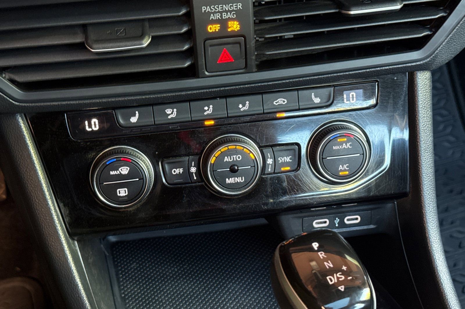 Used 2024 Volkswagen Jetta SE FWD image 19