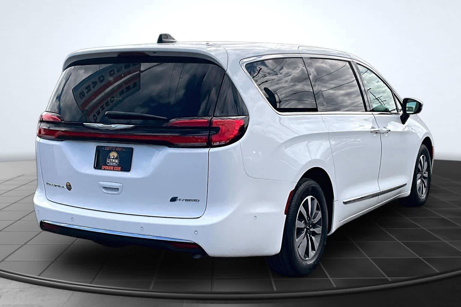 Used 2023 Chrysler Pacifica Limited FWD image 23