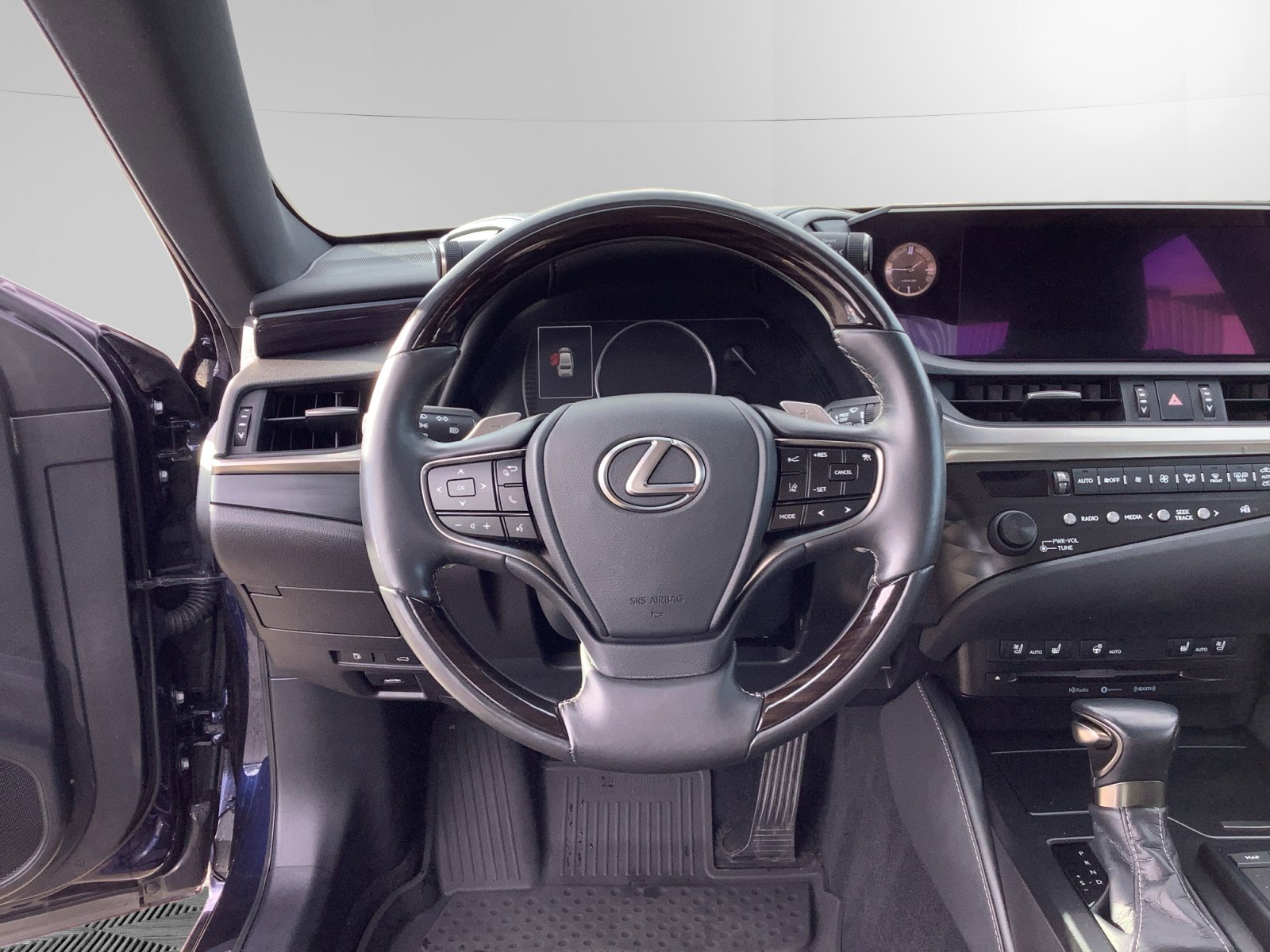 Used 2020 Lexus ES 300h w/ Premium Package image 12
