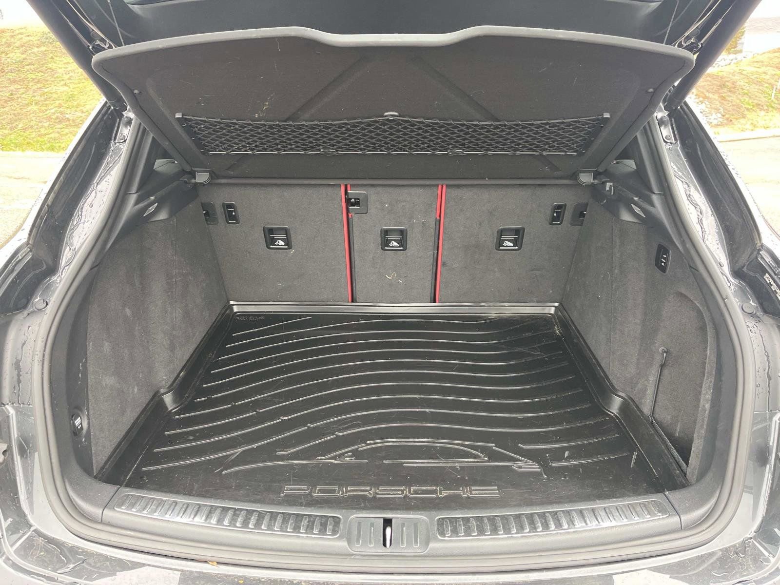 Used 2020 Porsche Macan Turbo image 10