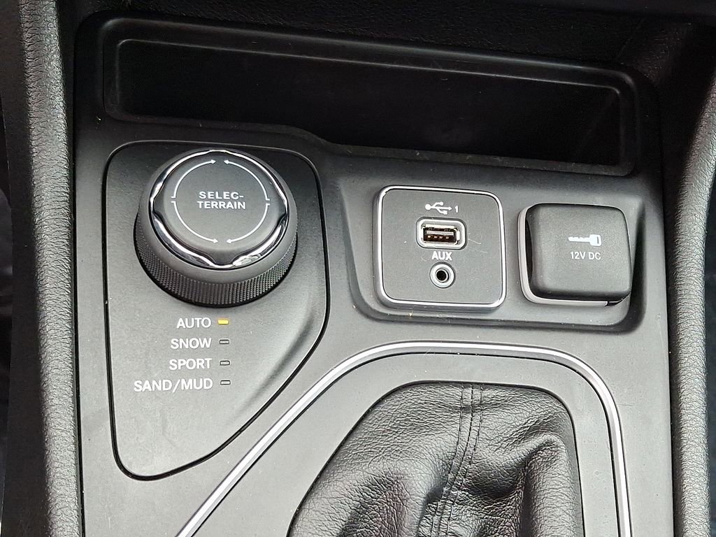 Used 2021 Jeep Cherokee Latitude Lux 80th Anniv w/ Quick Order Package 26U 80TH image 25