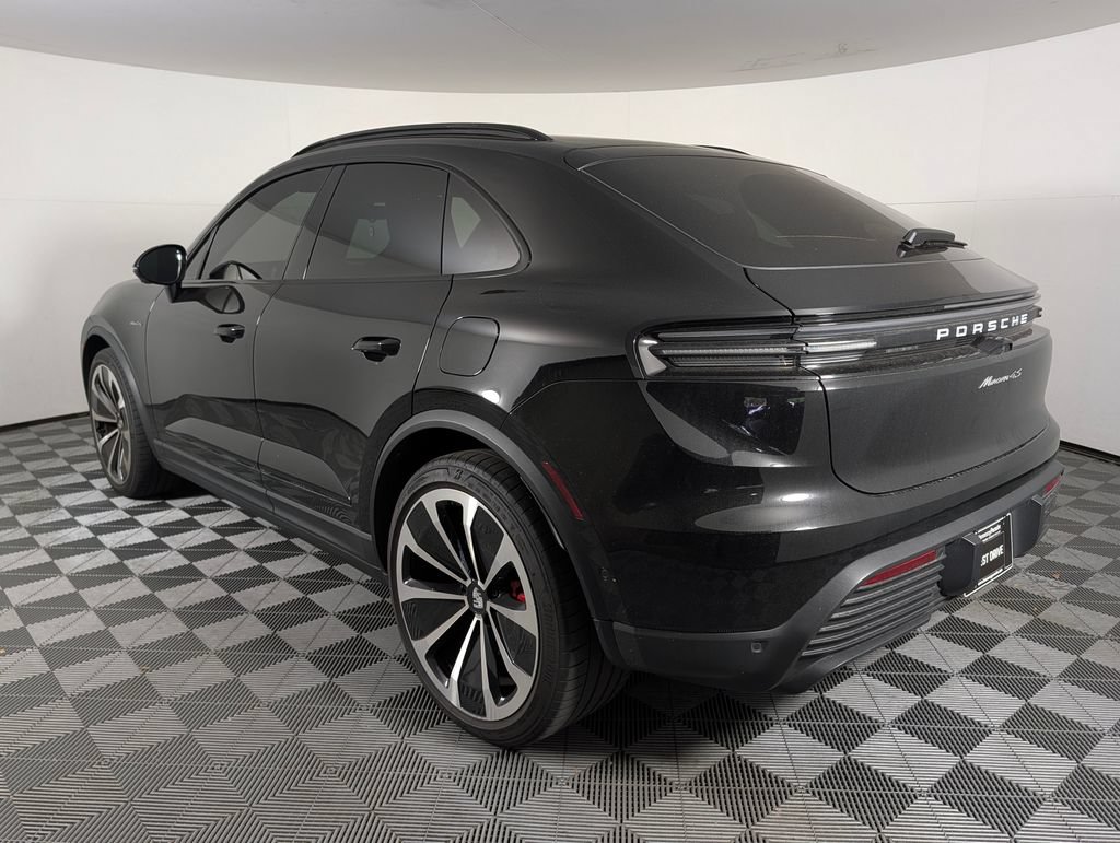 Certified 2025 Porsche Macan 4S Electric AWD/4WD image 3