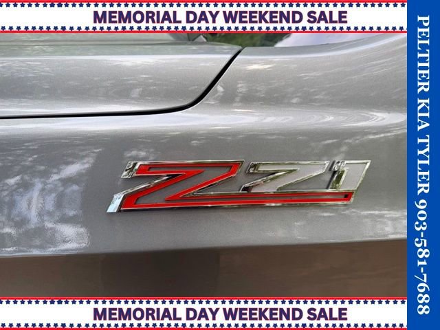 Used 2023 Chevrolet Suburban Z71 w/ Luxury Package AWD/4WD image 5