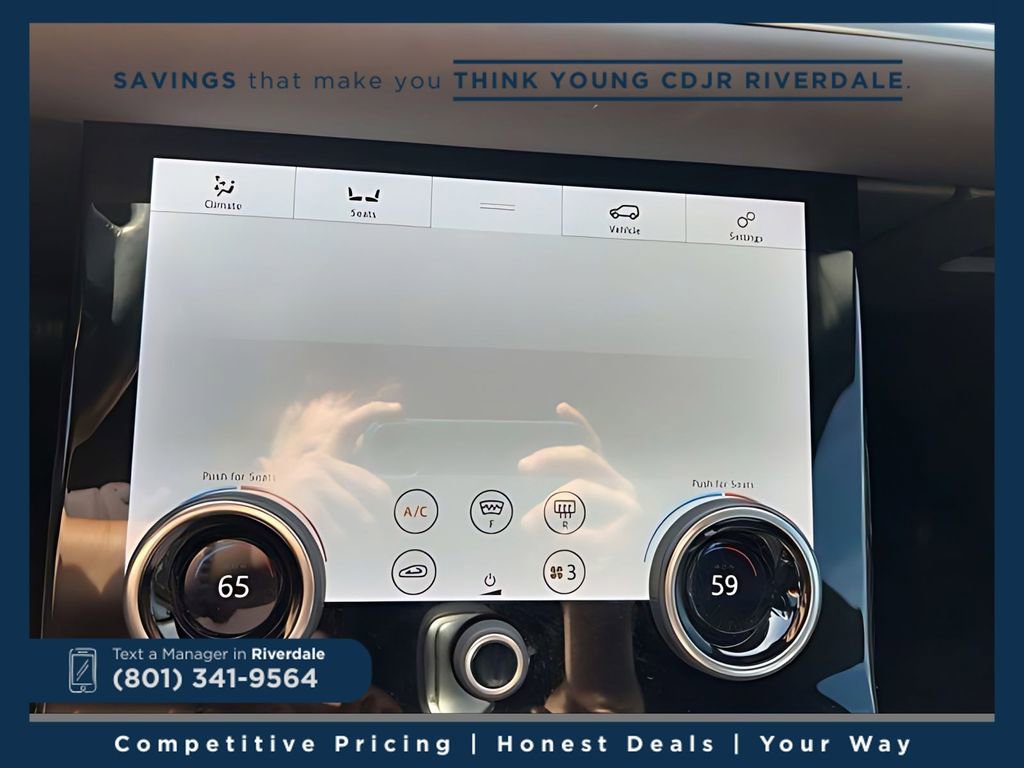 Used 2020 Land Rover Range Rover Evoque SE image 32