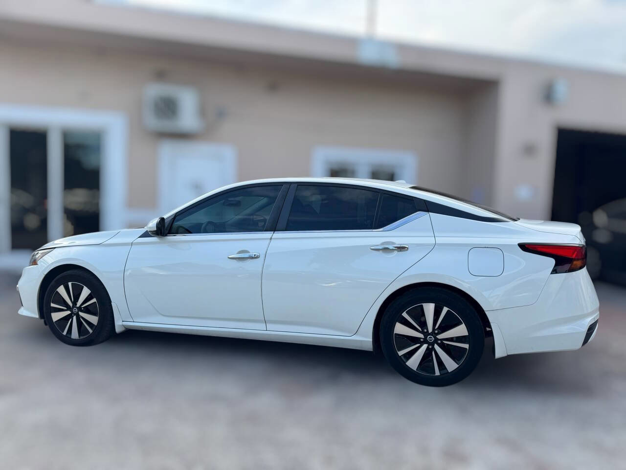 Used 2021 Nissan Altima 2.5 SV w/ SV Premium Package image 7