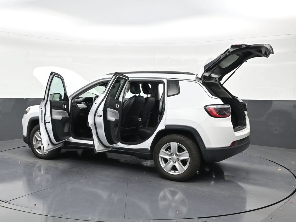 Used 2022 Jeep Compass Latitude FWD image 31