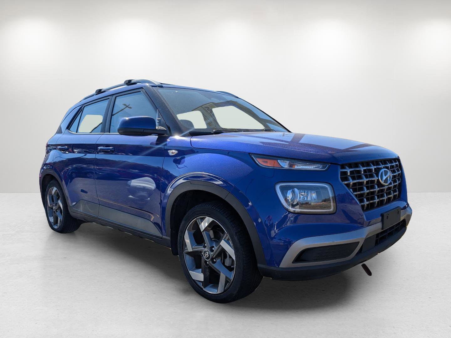 Used 2023 Hyundai Venue Limited image 3