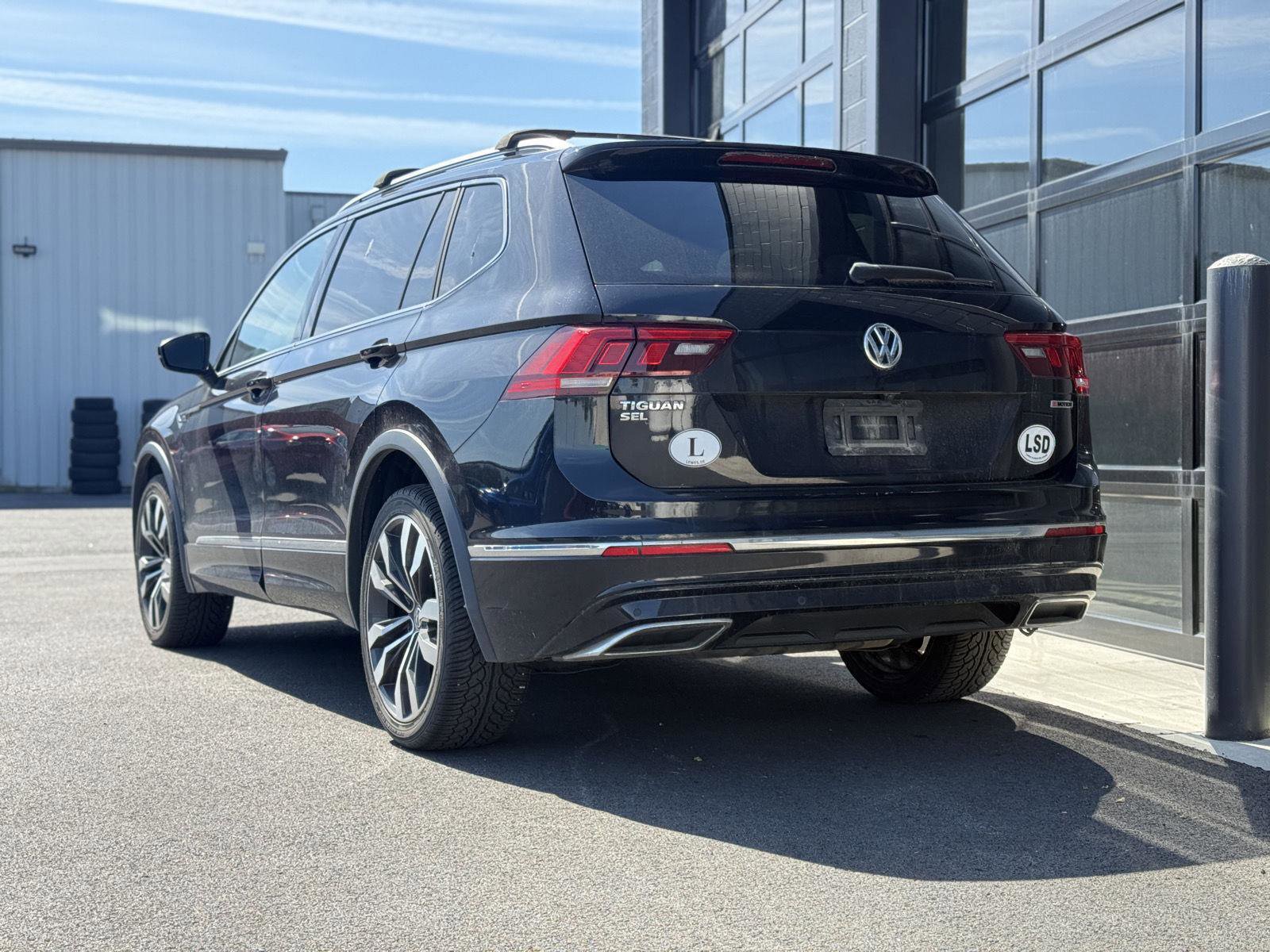 Used 2021 Volkswagen Tiguan SEL Premium R-Line w/ 3rd Row Seat Package AWD/4WD image 3