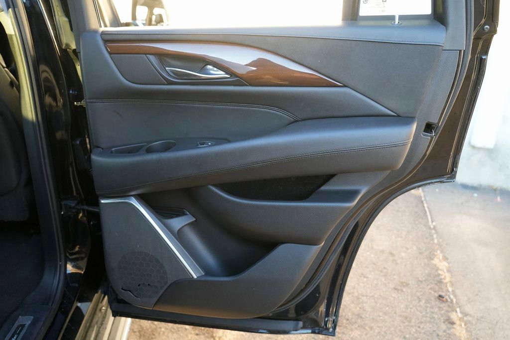 Used 2020 Cadillac Escalade Luxury AWD/4WD image 32