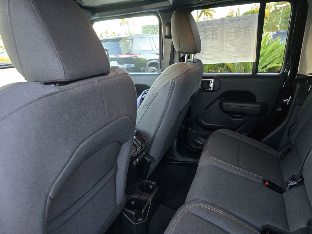 Used 2025 Jeep Gladiator Sport image 12