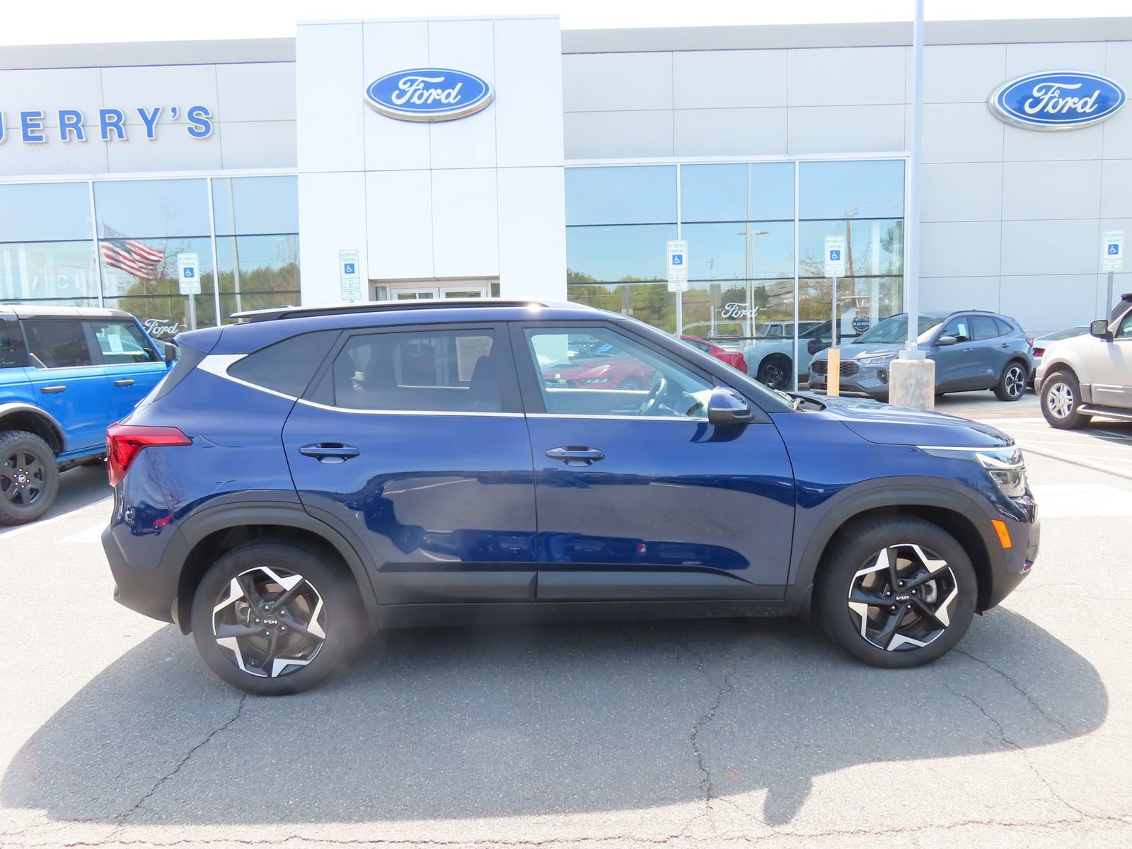 Used 2024 Kia Seltos EX image 5