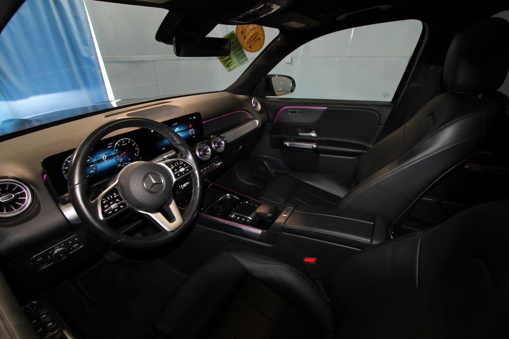 Used 2022 Mercedes-Benz GLB 250 4MATIC image 2