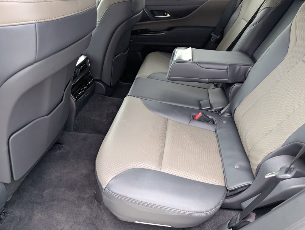 New 2025 Lexus LX 700h Overtrail image 8
