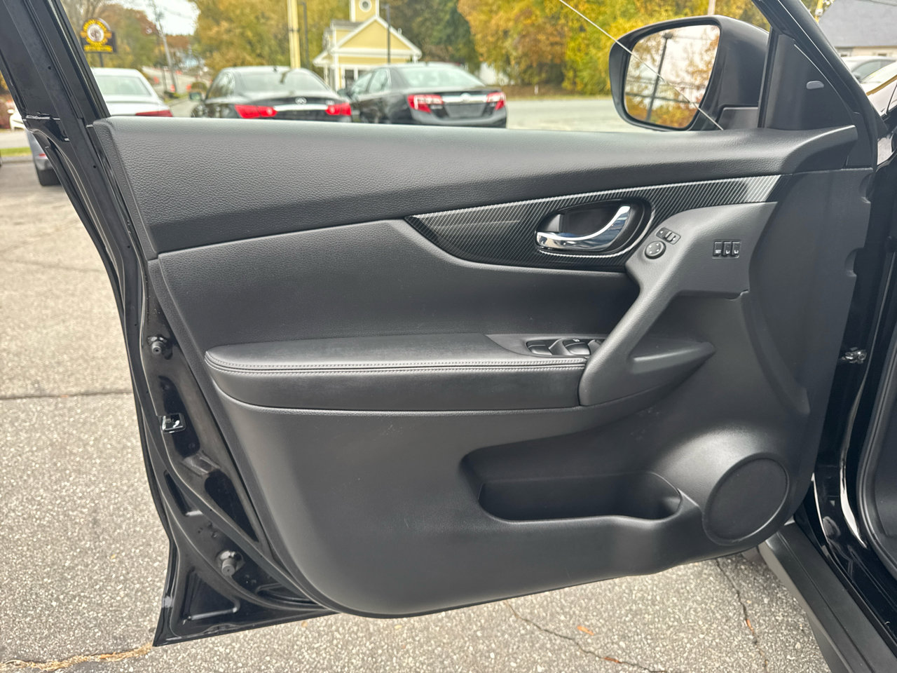 Used 2017 Nissan Rogue SL w/ SL Premium Package image 17