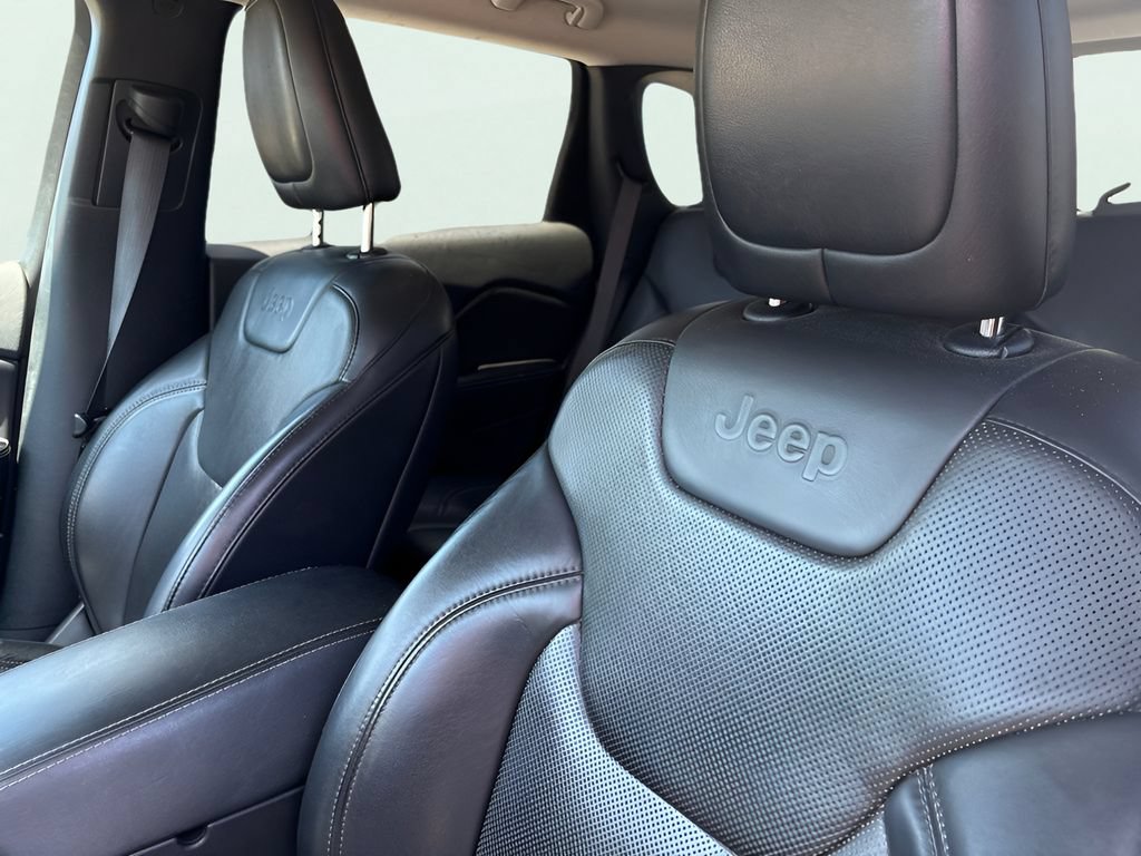 Used 2019 Jeep Cherokee Limited FWD image 10