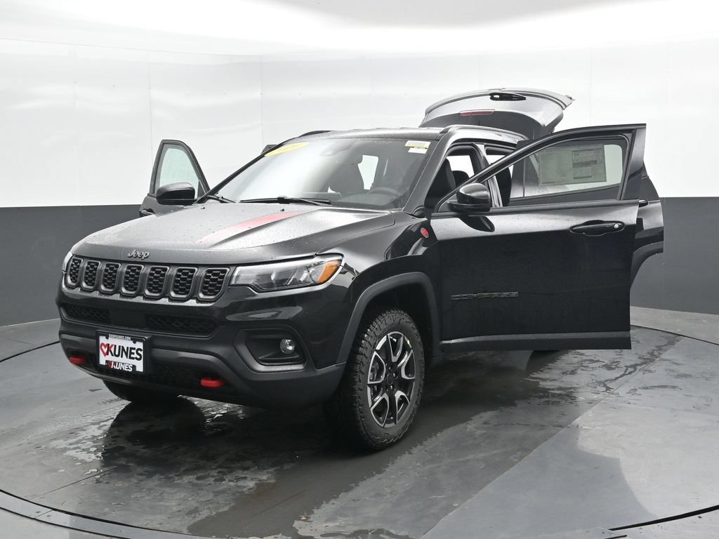 New 2026 Jeep Compass Trailhawk w/ Trailer Tow Group AWD/4WD image 48