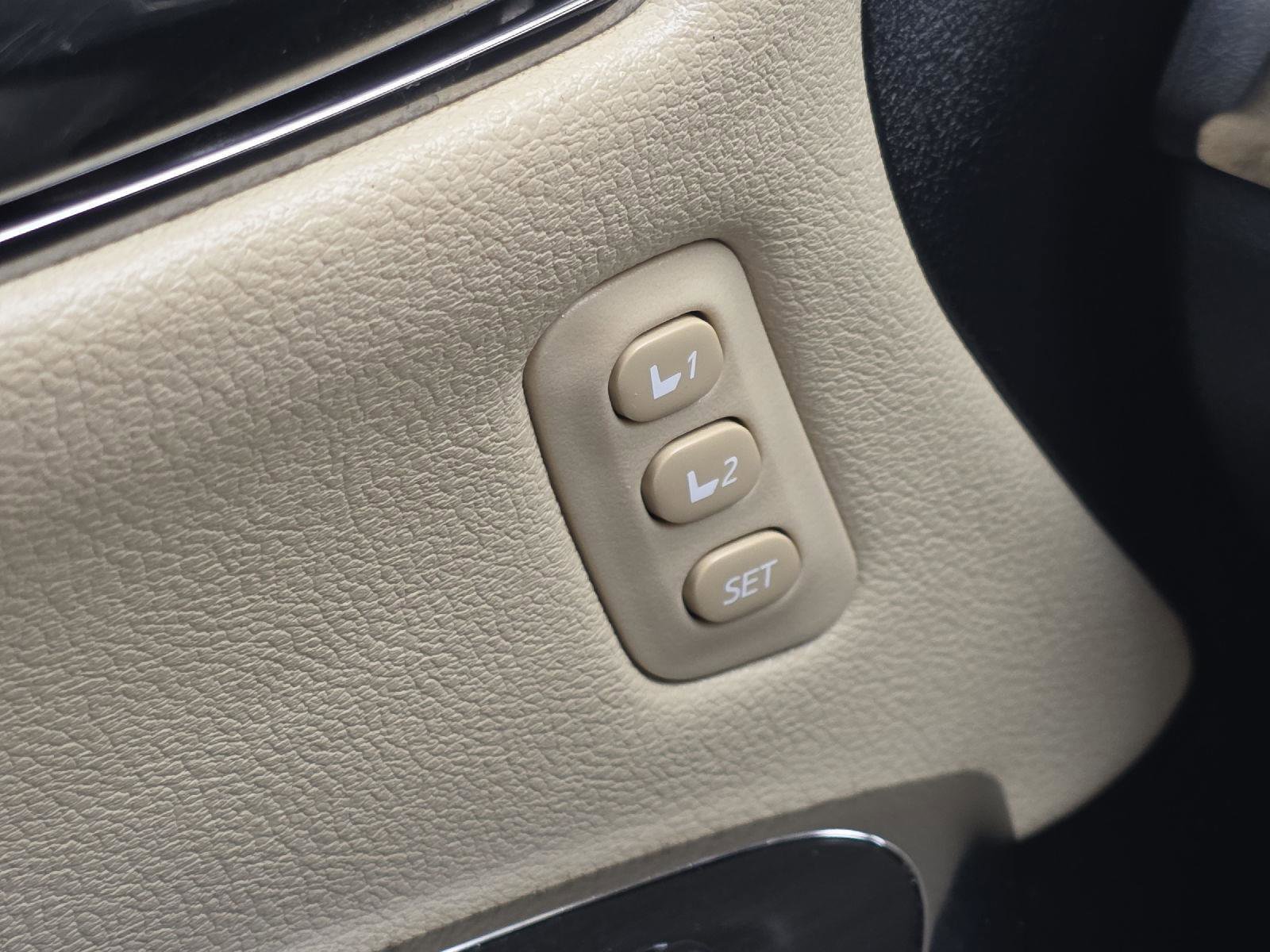 Used 2018 Toyota Avalon Limited FWD image 11