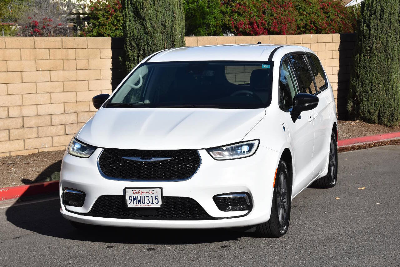 Used 2024 Chrysler Pacifica Limited FWD image 26