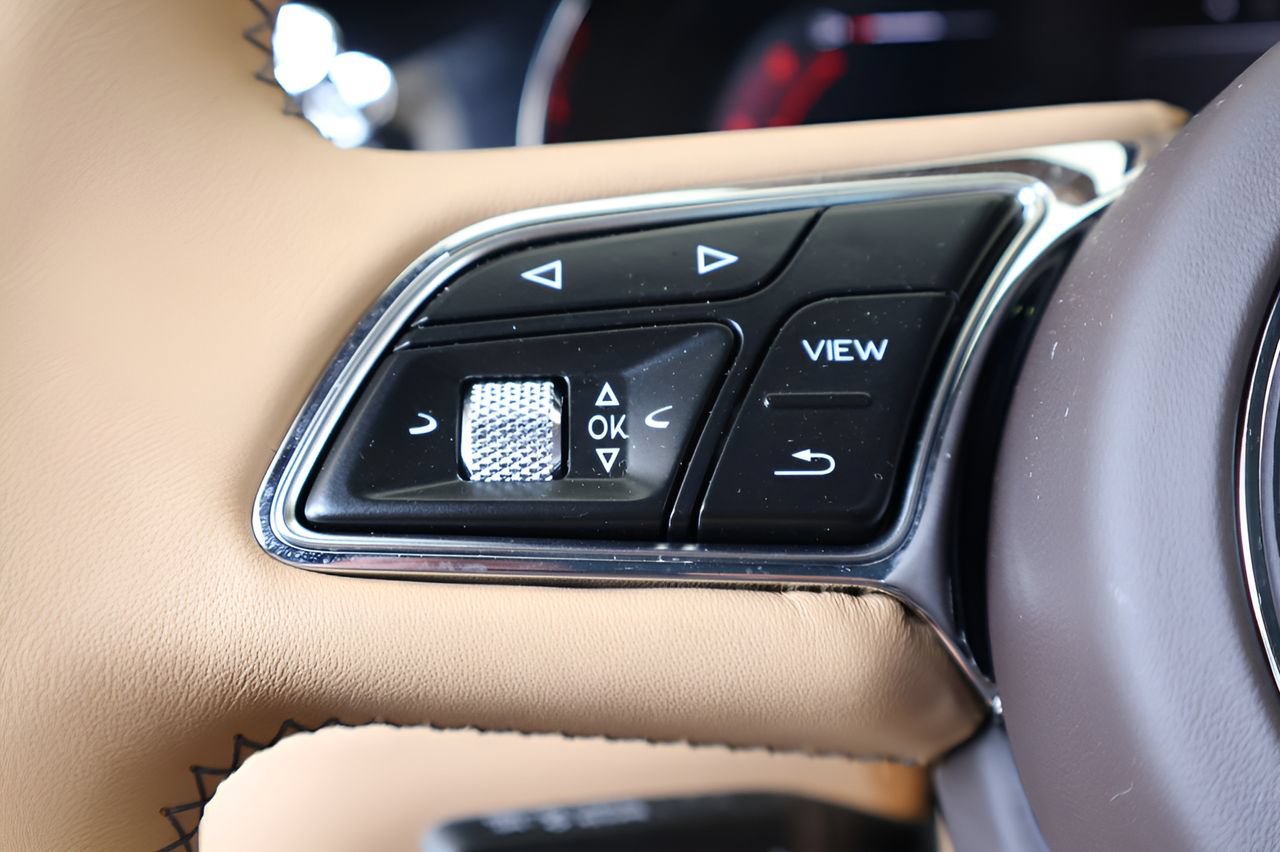 Used 2025 Bentley Bentayga Extended Wheelbase AWD/4WD image 24