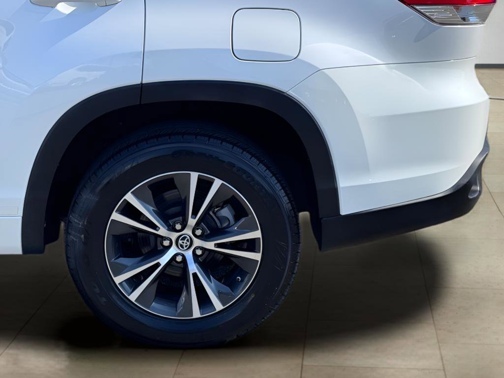 Used 2017 Toyota Highlander Plus FWD image 38