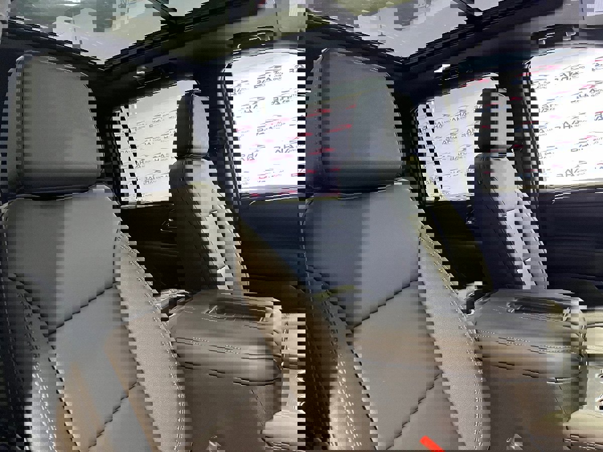 Used 2024 Chevrolet Suburban Z71 image 42