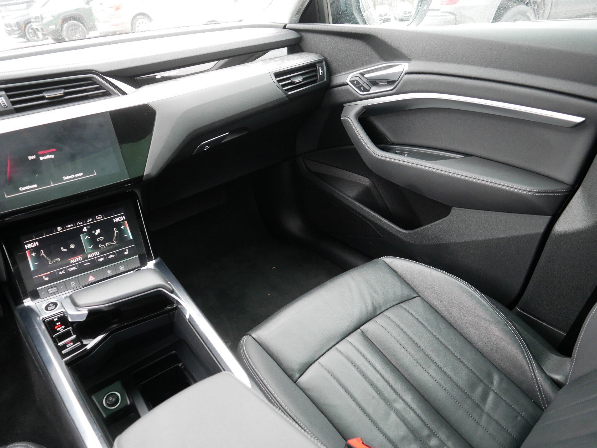 Used 2021 Audi e-tron Premium w/ Convenience Plus Package image 11