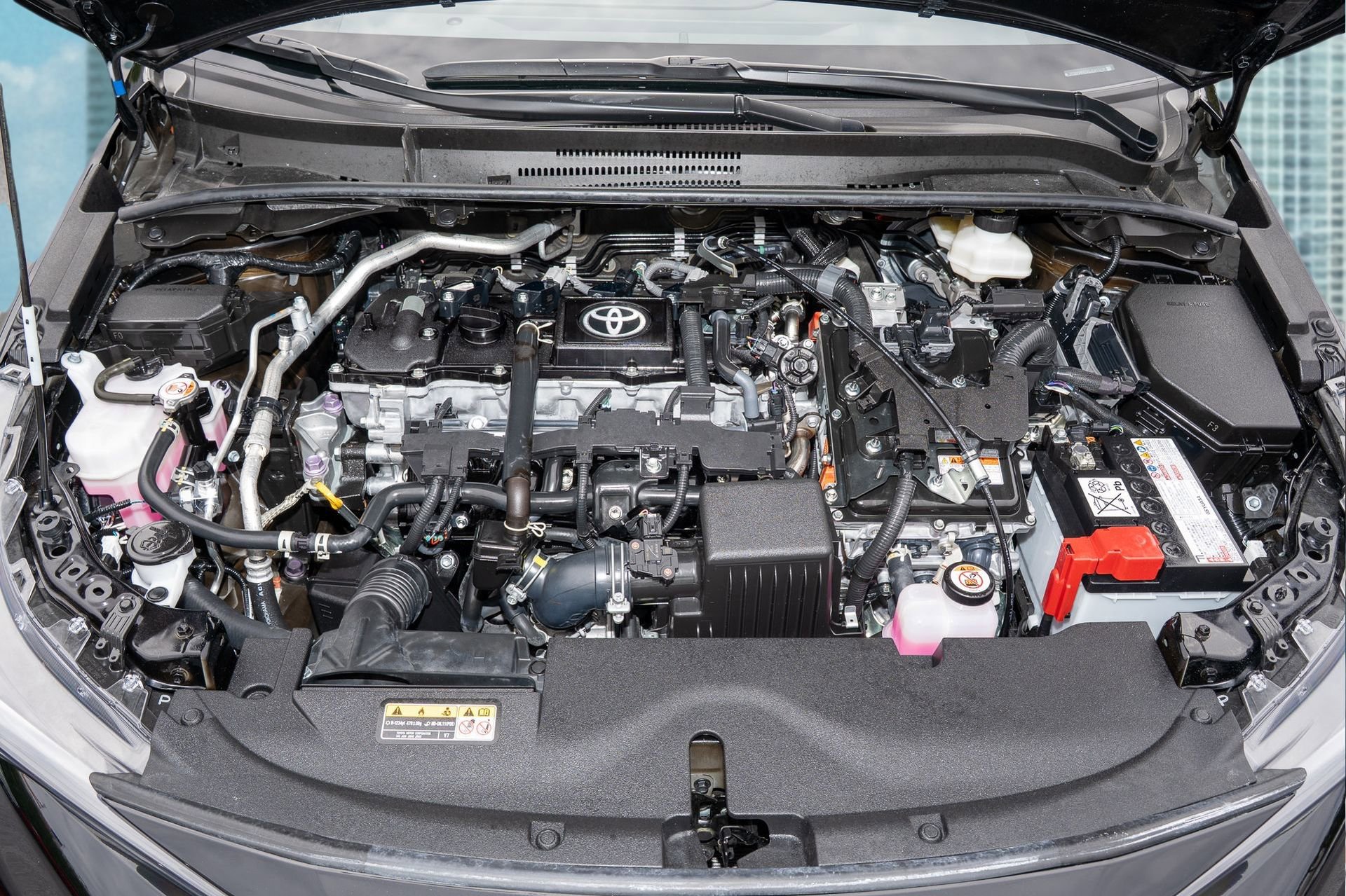 Used 2025 Toyota Corolla SE w/ SE Premium Package image 36