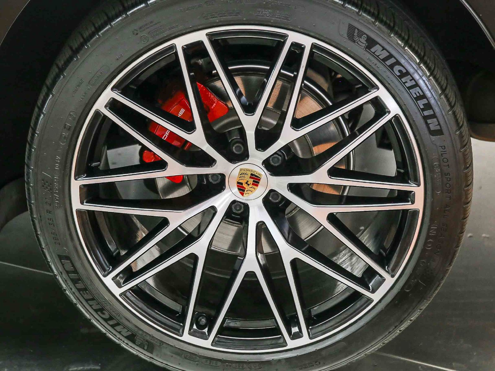 Certified 2022 Porsche Macan S AWD/4WD image 14