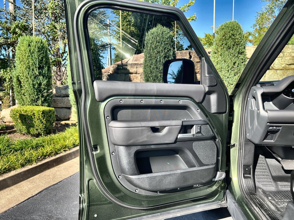 New 2026 Land Rover Defender 110 X-Dynamic SE AWD/4WD image 17