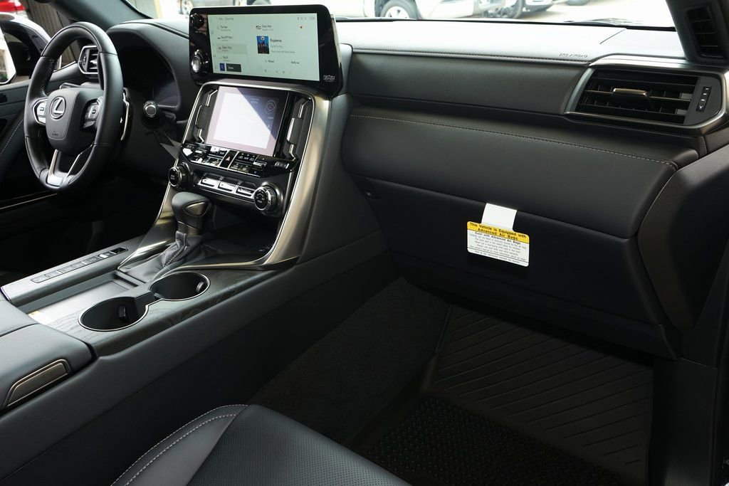 Used 2026 Lexus LX 600 4WD w/ Appearance Package image 11