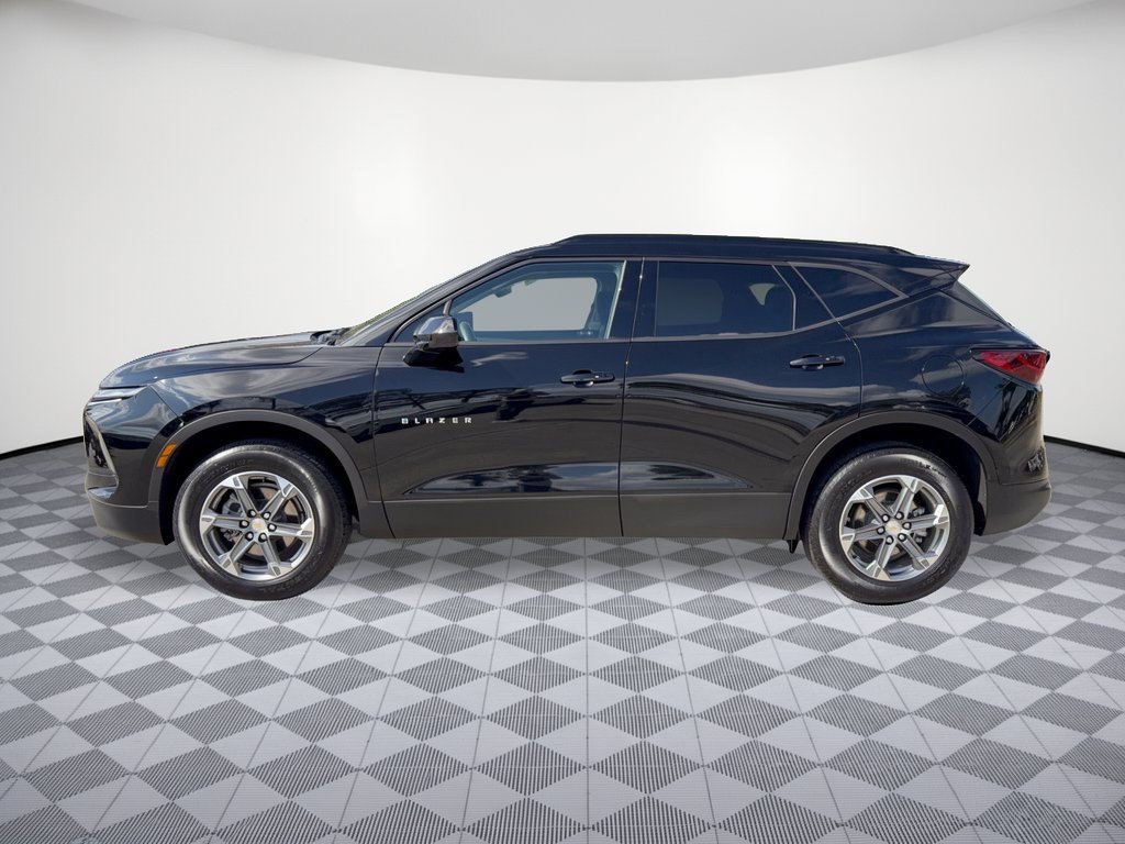 Used 2024 Chevrolet Blazer LT w/ Convenience Package FWD image 2