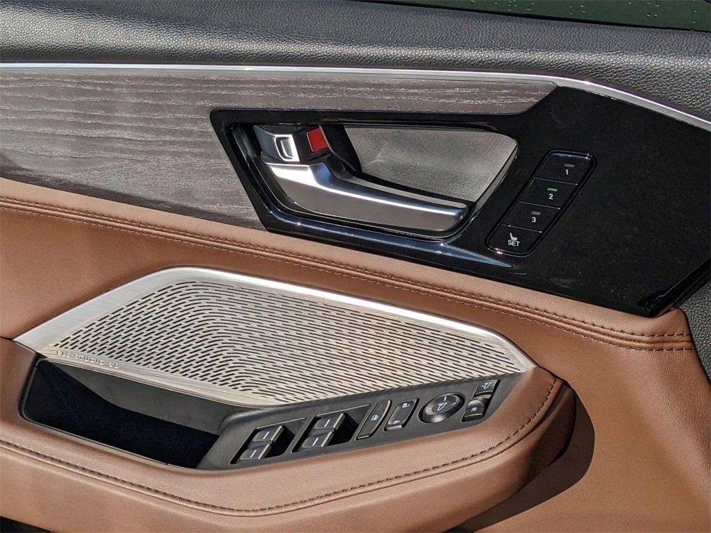 Used 2024 Acura MDX SH-AWD w/ Advance Package image 16