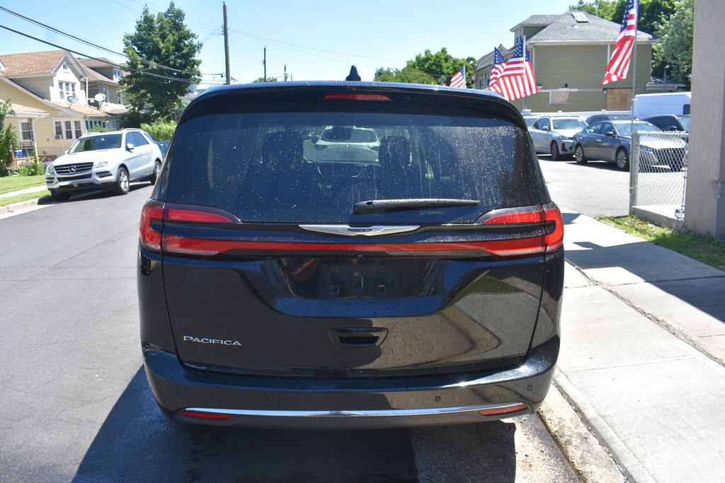 Used 2024 Chrysler Pacifica Touring-L FWD image 7