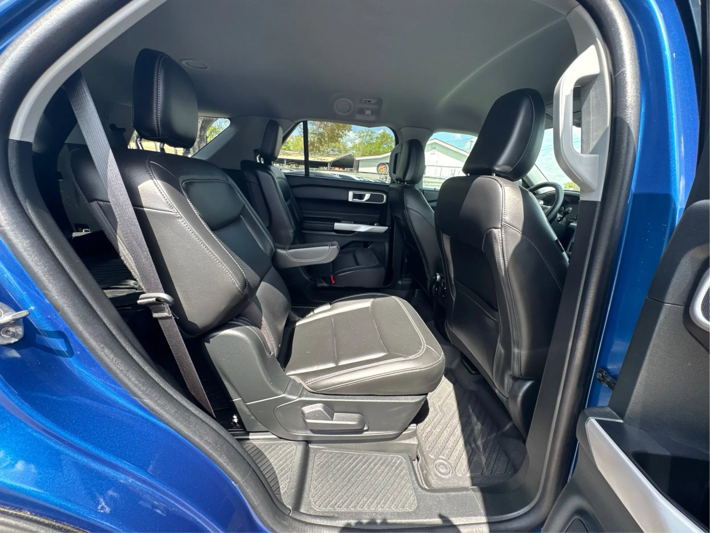 Used 2023 Ford Explorer XLT w/ Equipment Group 202A image 23