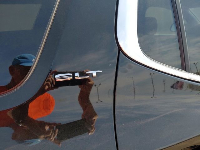 Used 2021 GMC Acadia SLT w/ Trailering Package image 32